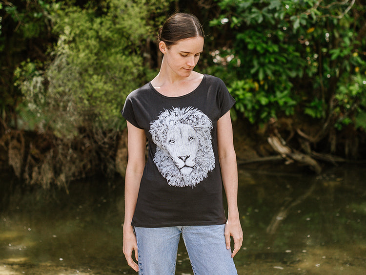 Lion - Women's T-Shirt
